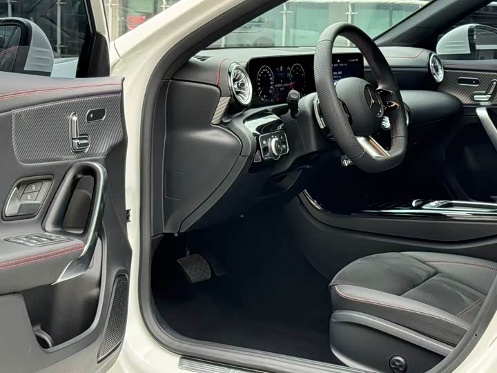 Mercedes-Benz A-Class, 2024 — фото 4 из 9