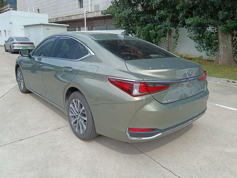 Lexus ES, 2024 — фото 4 из 9