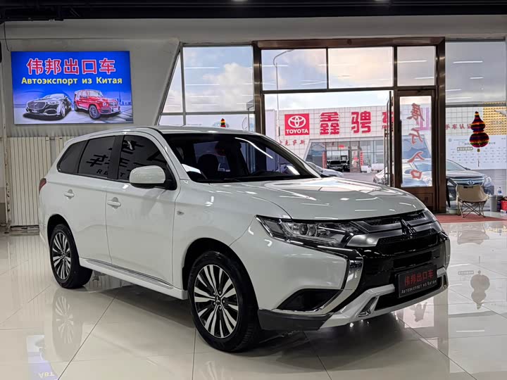 Mitsubishi Outlander, 2022 — фото 3 из 9