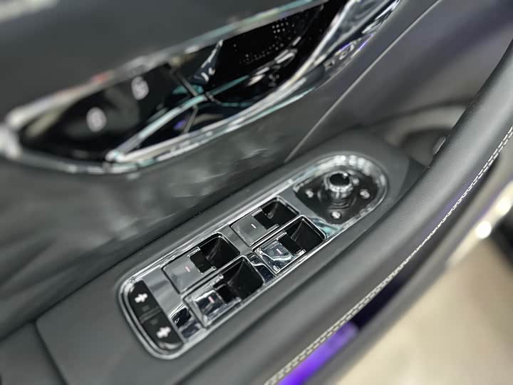 Bentley Flying Spur Hybrid, 2022 — фото 7 из 9