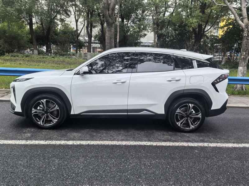Geely Galaxy L7, 2024 — фото 3 из 9