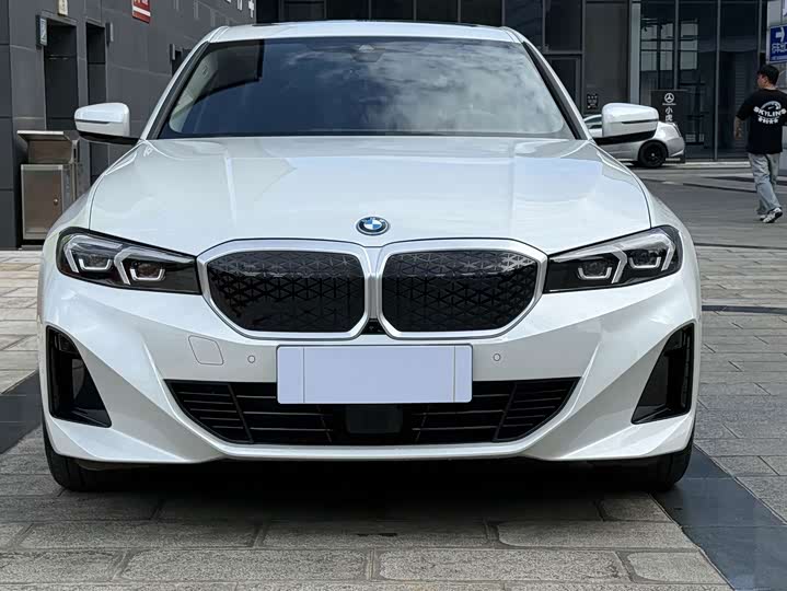 BMW i3, 2025 — фото 2 из 9