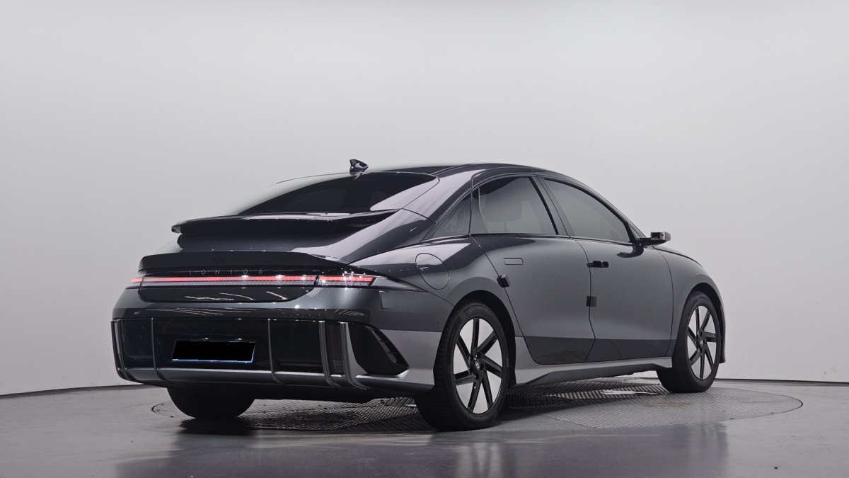 Hyundai Ioniq 6, 2023 — фото 2 из 12