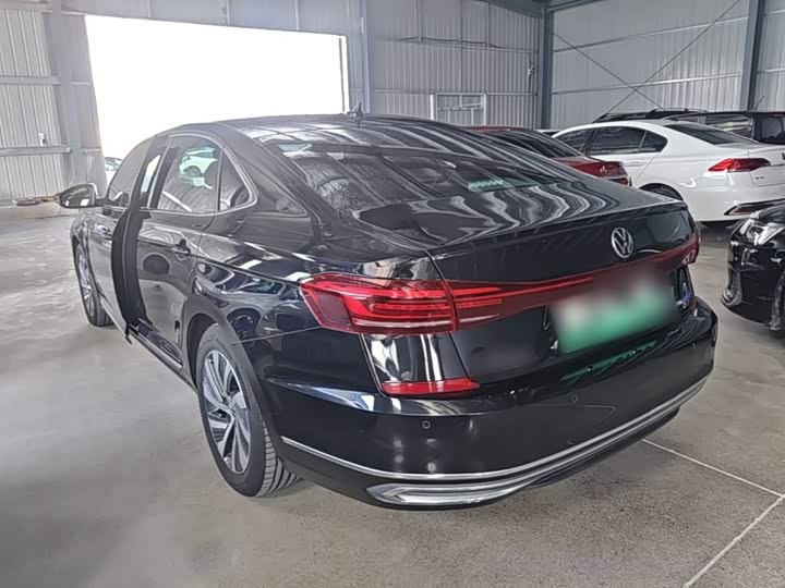 Volkswagen Passat Hybrid, 2023 — фото 5 из 9