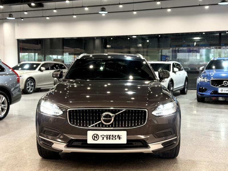 Volvo V90, 2023 — фото 2 из 12