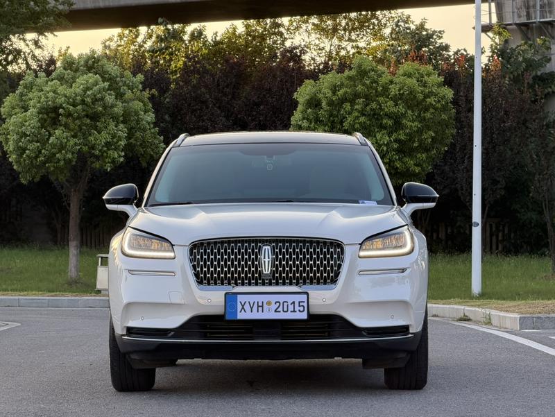 Lincoln Corsair, 2022 — фото 2 из 12