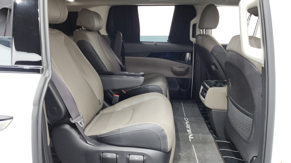 Kia Carnival, 2023 — фото 11 из 12