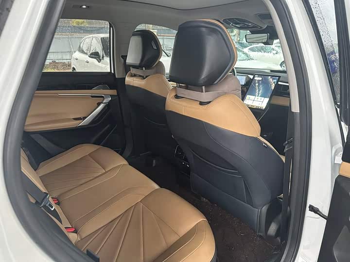Geely Atlas L, 2023 — фото 9 из 9