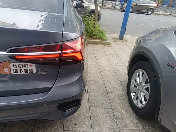 Roewe i5, 2022 — фото 8 из 9