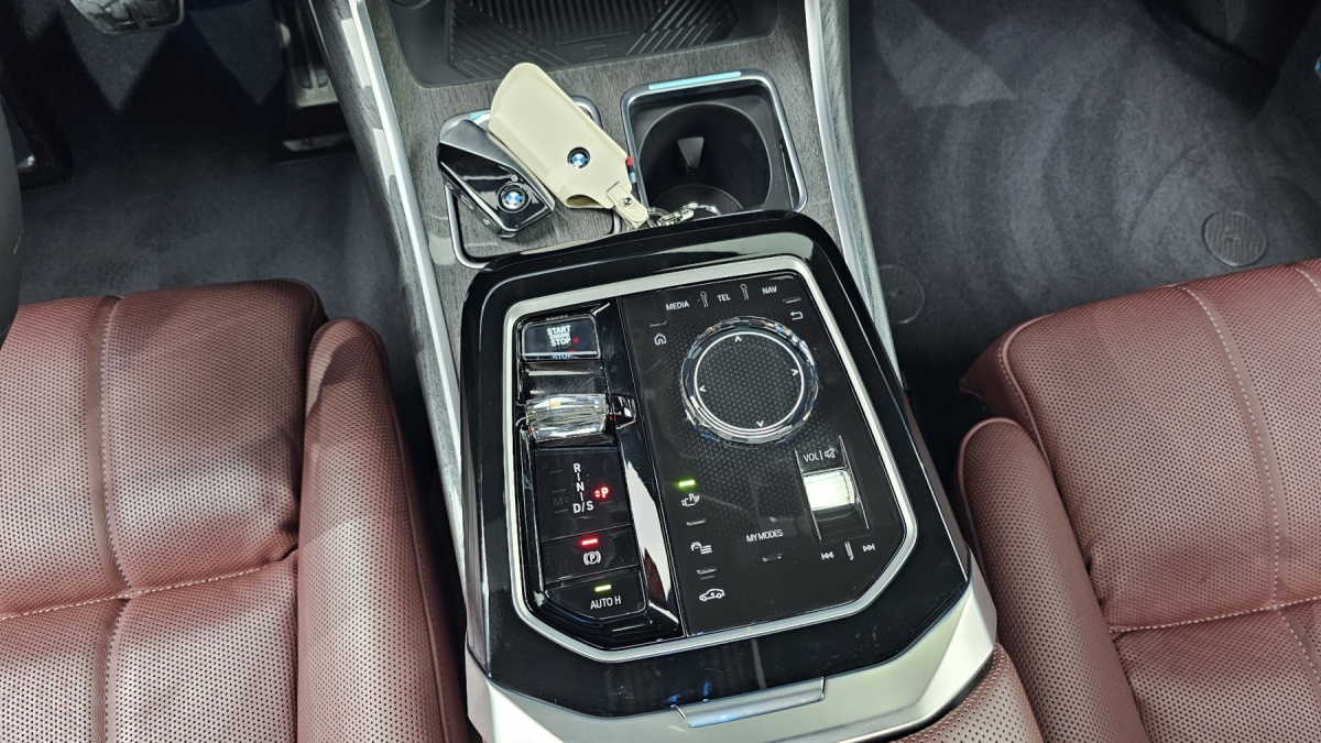 BMW 7 Series, 2024 — фото 8 из 12