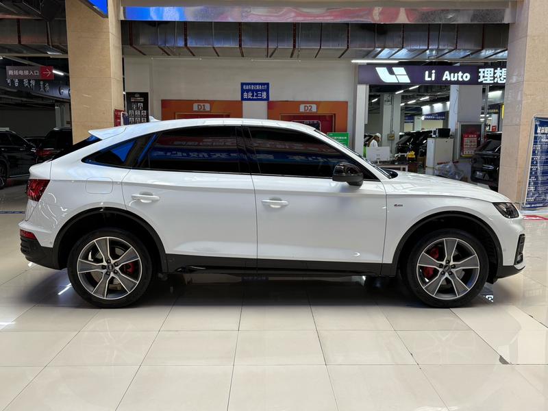Audi Q5L Sportback, 2024 — фото 6 из 12