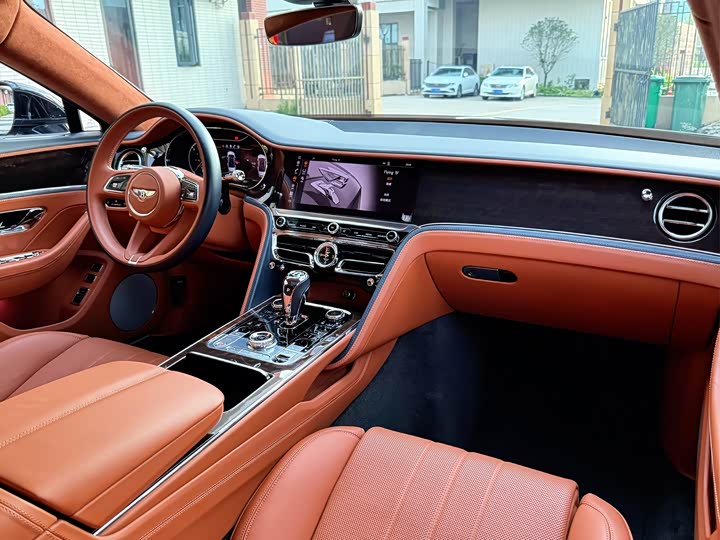 Bentley Flying Spur Hybrid, 2022 — фото 8 из 9