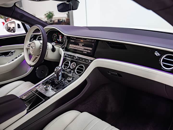 Bentley Continental GT Hybrid, 2025 — фото 8 из 9