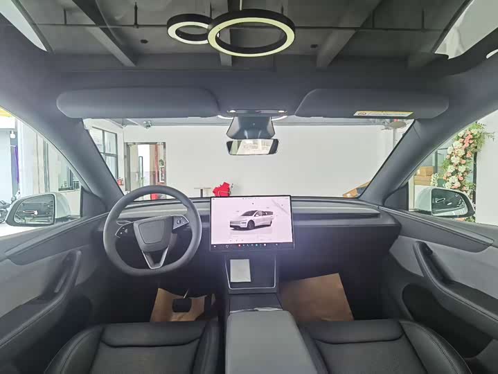 Tesla Model Y, 2026 — фото 7 из 9