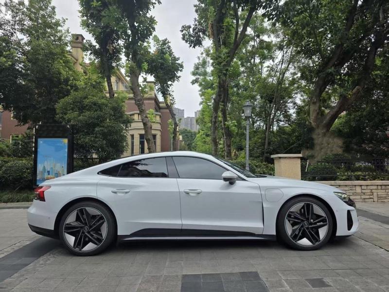 Audi e-tron GT, 2024 — фото 7 из 12
