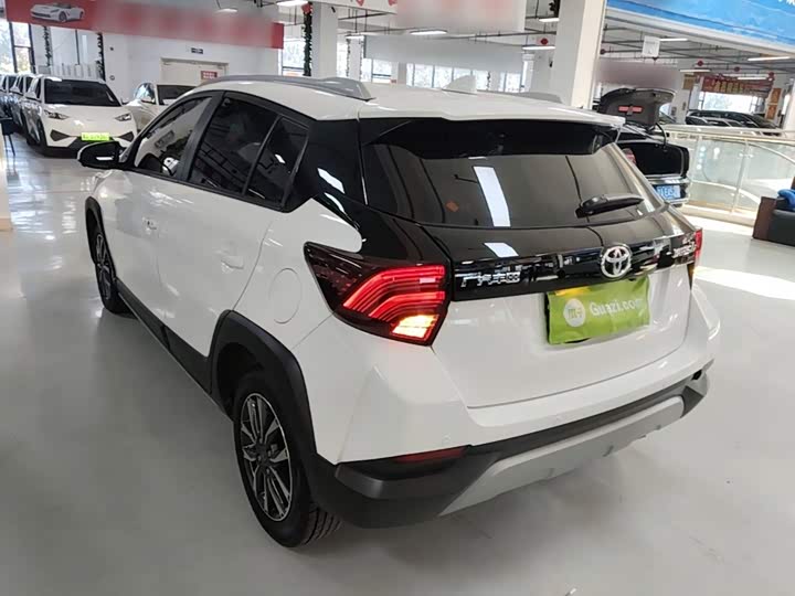 Toyota Yaris L Hatchback, 2022 — фото 5 из 9
