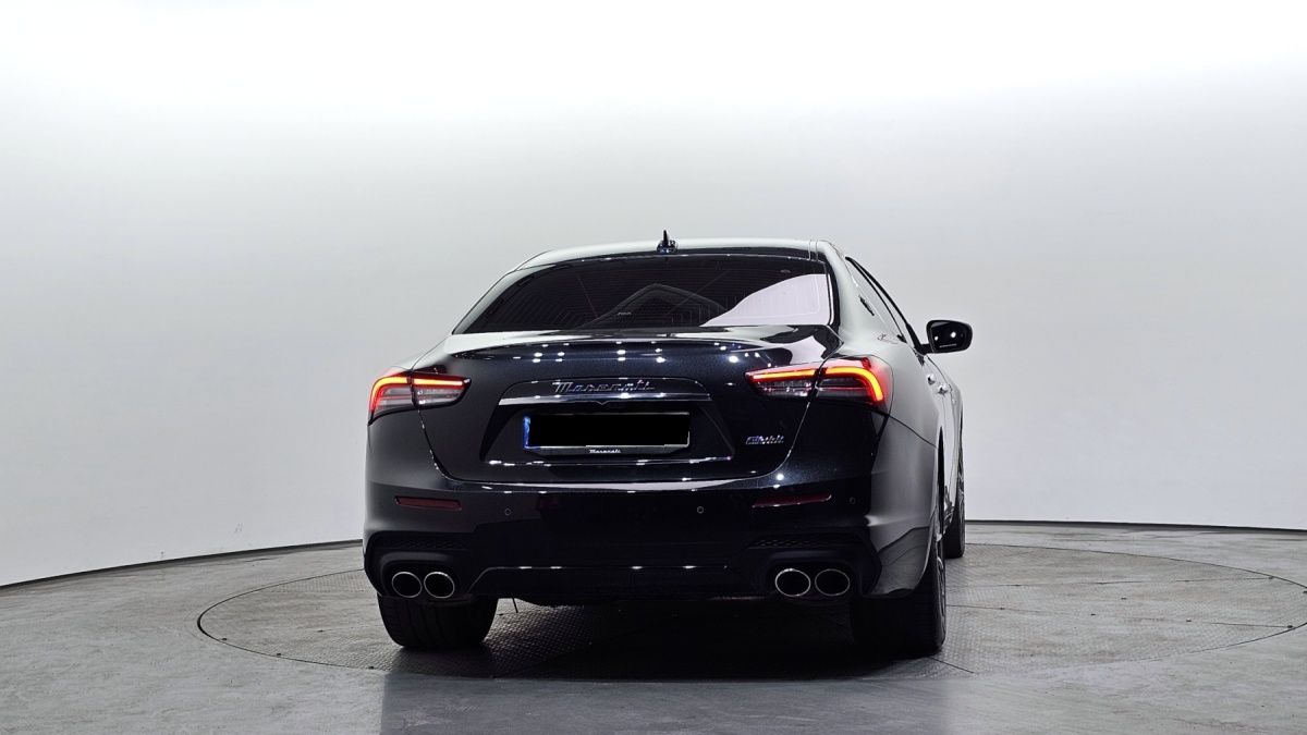 Maserati Ghibli, 2022 — фото 4 из 12