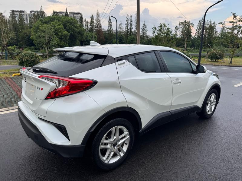 Toyota C-HR, 2023 — фото 5 из 10