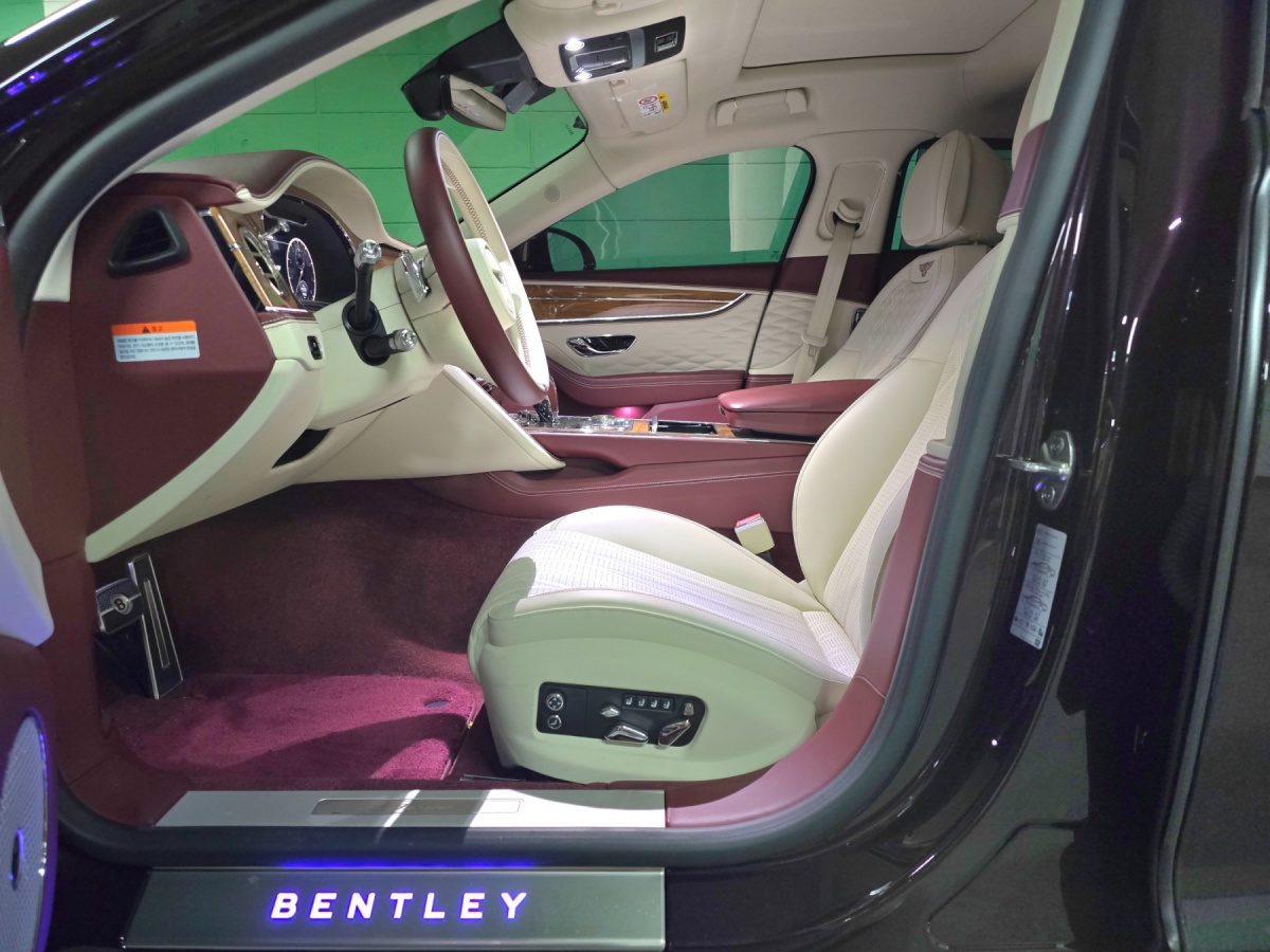 Bentley Flying Spur, 2024 — фото 9 из 12