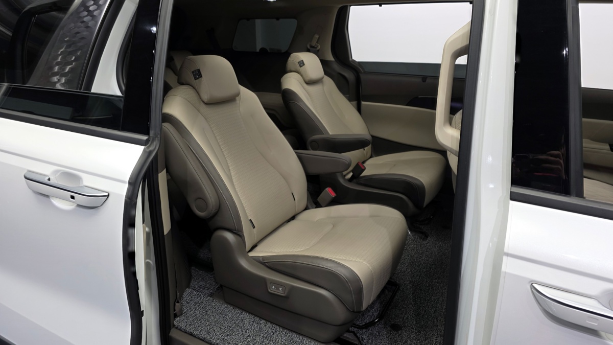 Kia Carnival, 2023 — фото 10 из 12