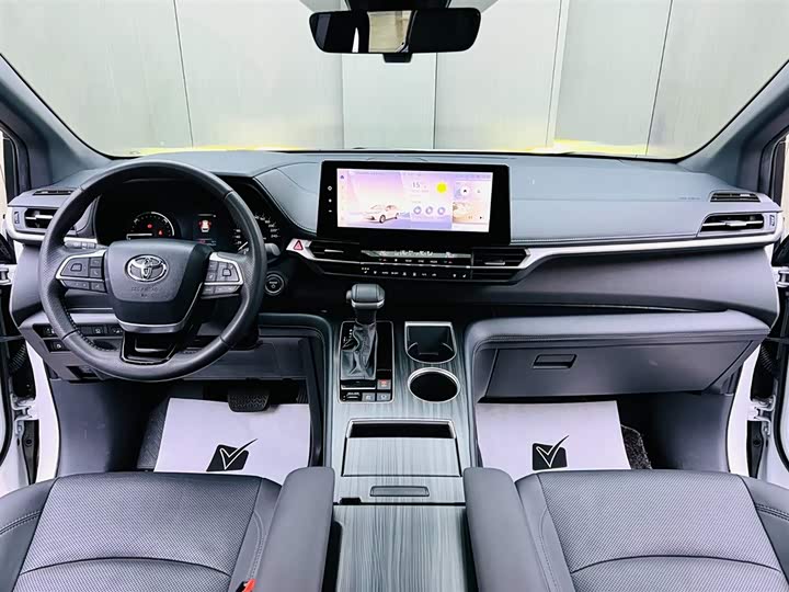 Toyota Sienna, 2024 — фото 9 из 9