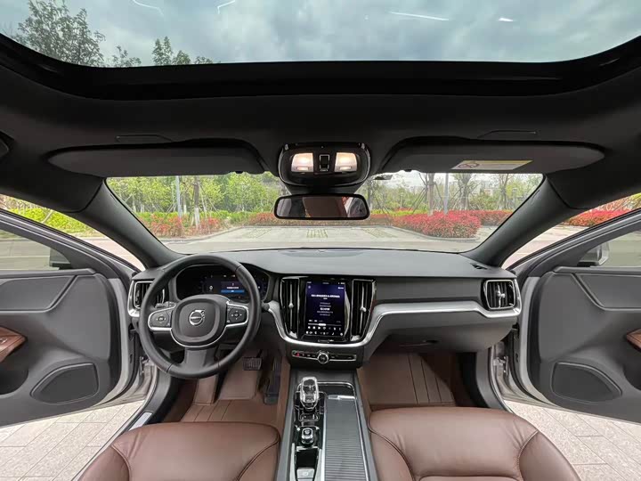 Volvo S60, 2023 — фото 4 из 9