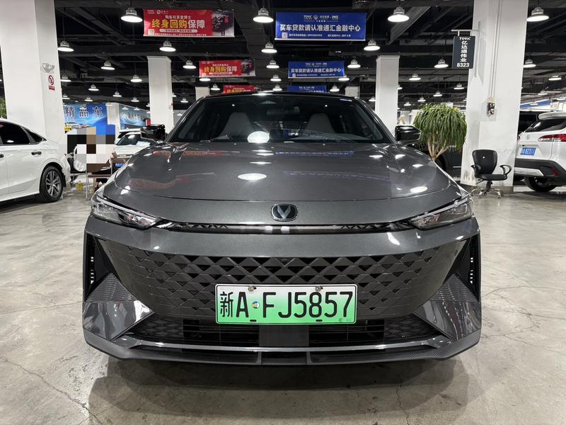 Changan UNI-V Hybrid, 2024 — фото 2 из 10