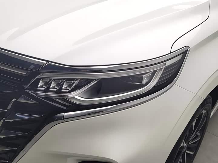 Roewe iMax 8, 2023 — фото 7 из 9