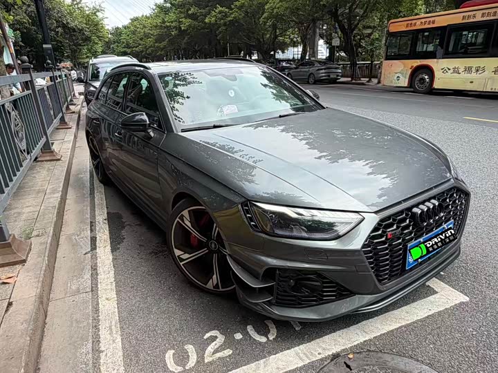 Audi RS 4, 2023 — фото 2 из 5