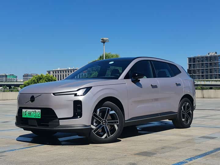 Volvo XC70 Hybrid, 2026 — купить в Казани под ключ