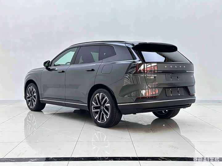 Volvo XC70 Hybrid, 2026 — фото 6 из 7