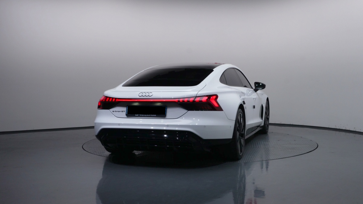 Audi e-tron GT, 2023 — фото 4 из 12