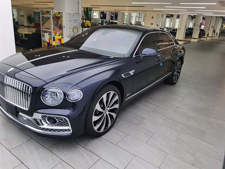 Bentley Flying Spur, 2024 — фото 2 из 9