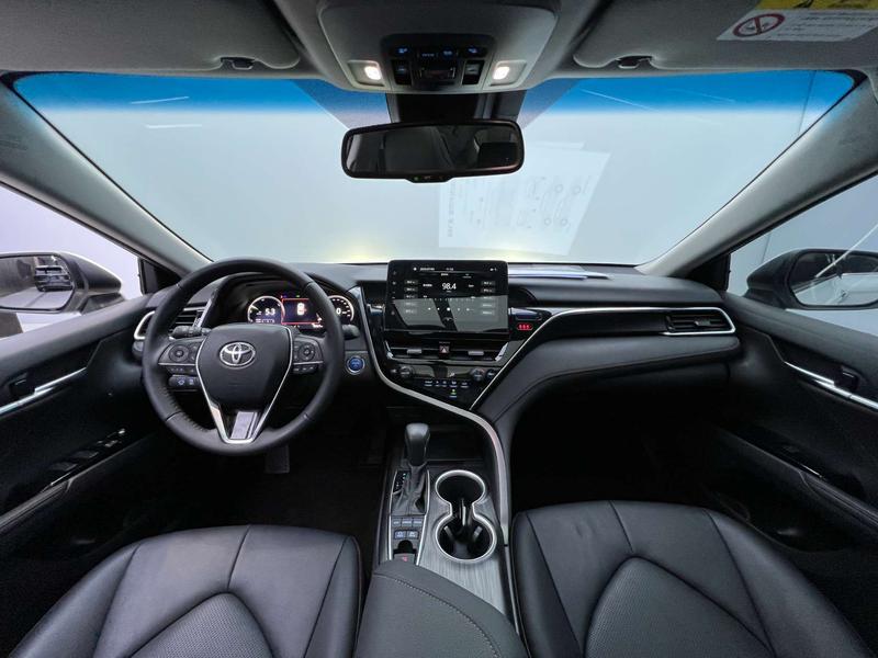 Toyota Camry, 2023 — фото 9 из 12