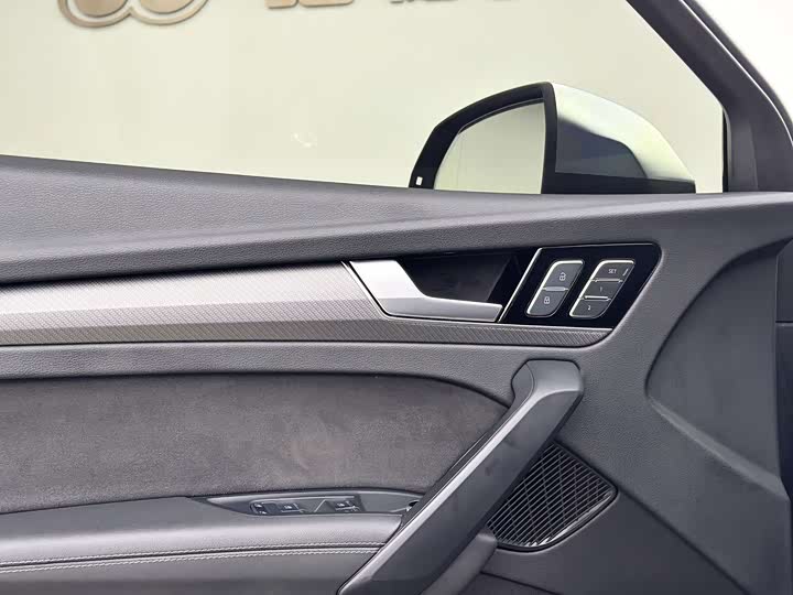 Audi Q5L Sportback, 2024 — фото 3 из 9