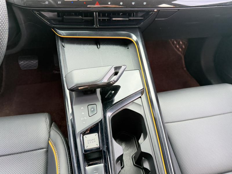 MG Motor 5 Scorpio, 2022 — фото 8 из 12
