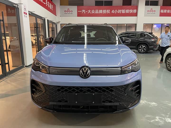 Volkswagen Tiguan L Pro, 2024 — фото 2 из 9