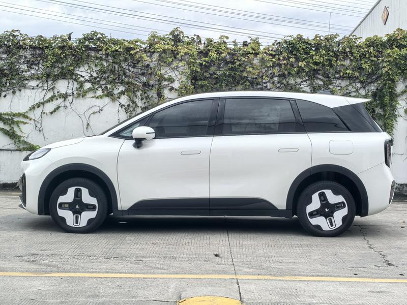 BAIC Arcfox Kaola S, 2024 — фото 3 из 10
