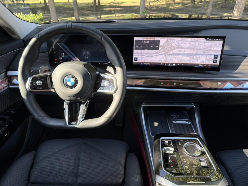 BMW 7 Series, 2025 — фото 8 из 11