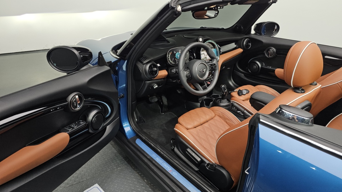 Mini Cooper Convertible, 2024 — фото 9 из 12