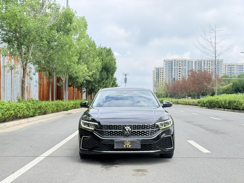 Volkswagen Passat, 2023 — фото 2 из 12