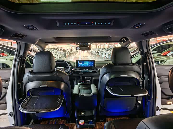 Toyota Sienna, 2022 — фото 5 из 9