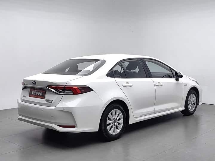 Toyota Corolla, 2023 — фото 2 из 9