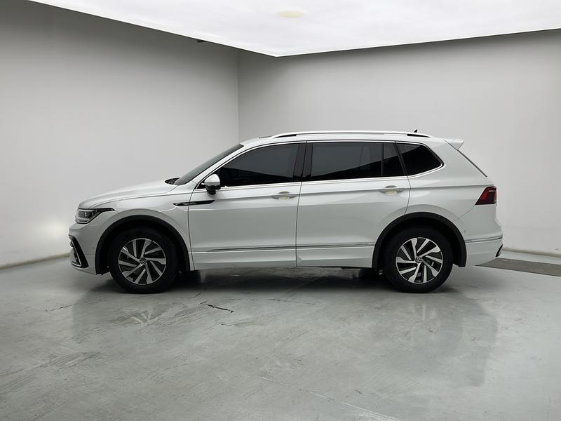 Volkswagen Tiguan L Hybrid, 2023 — фото 4 из 12