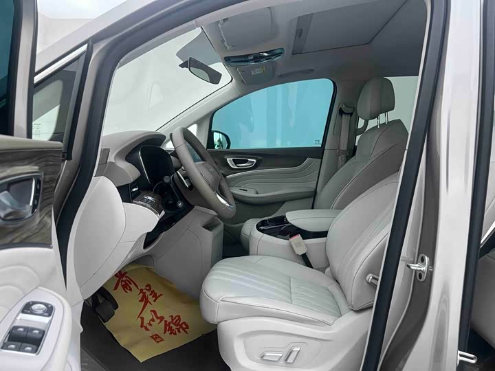 Roewe iMax 8, 2023 — фото 4 из 9