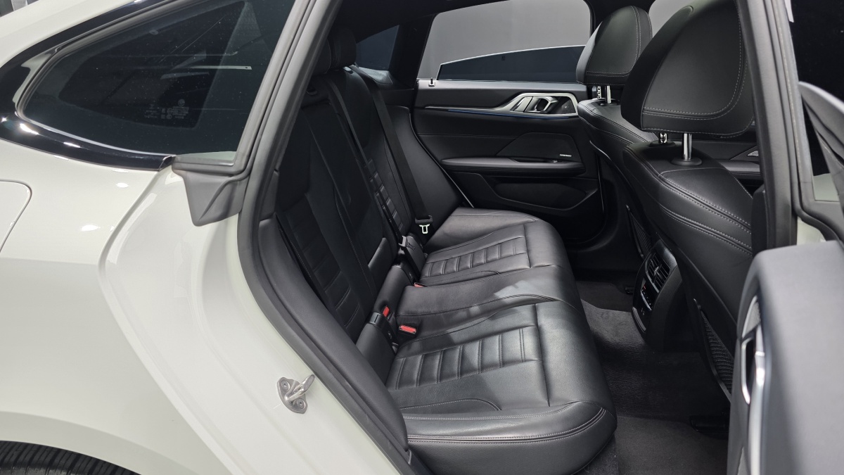 BMW i4, 2022 — фото 11 из 12