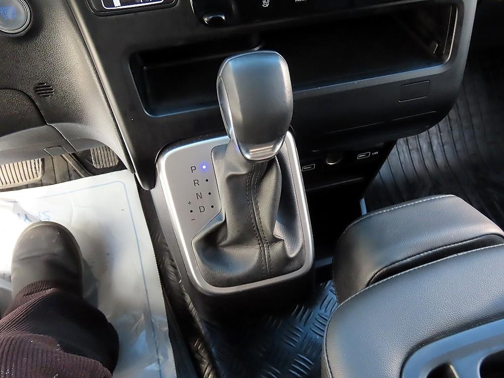 Hyundai Staria, 2023 — фото 8 из 12
