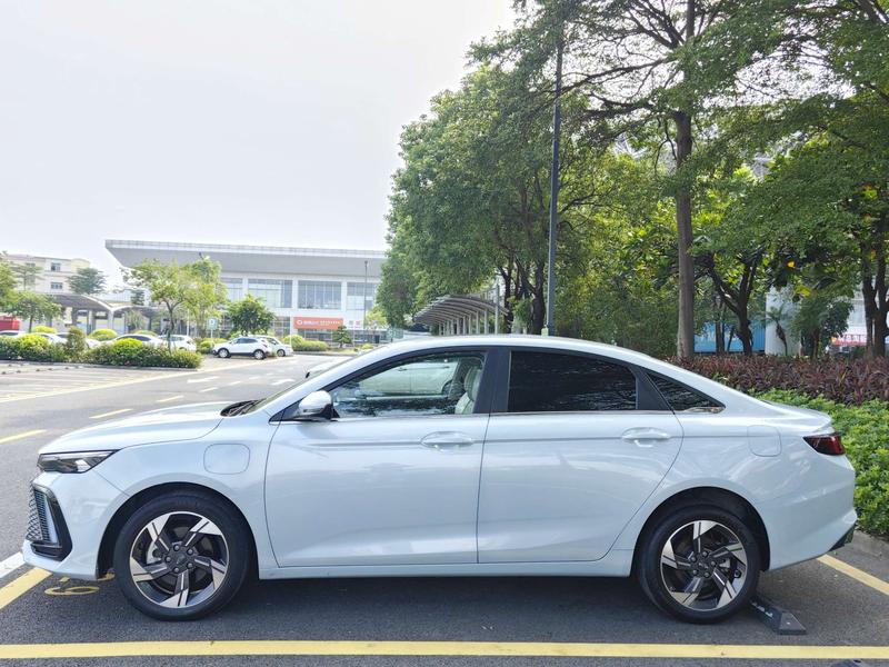 Geely Emgrand L Hi·P Hybrid, 2023 — фото 4 из 12