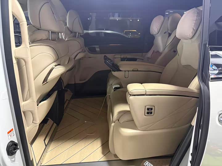 Toyota Alphard, 2024 — фото 6 из 7