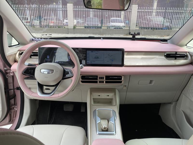 Geely Geometry E Firefly, 2024 — фото 7 из 11